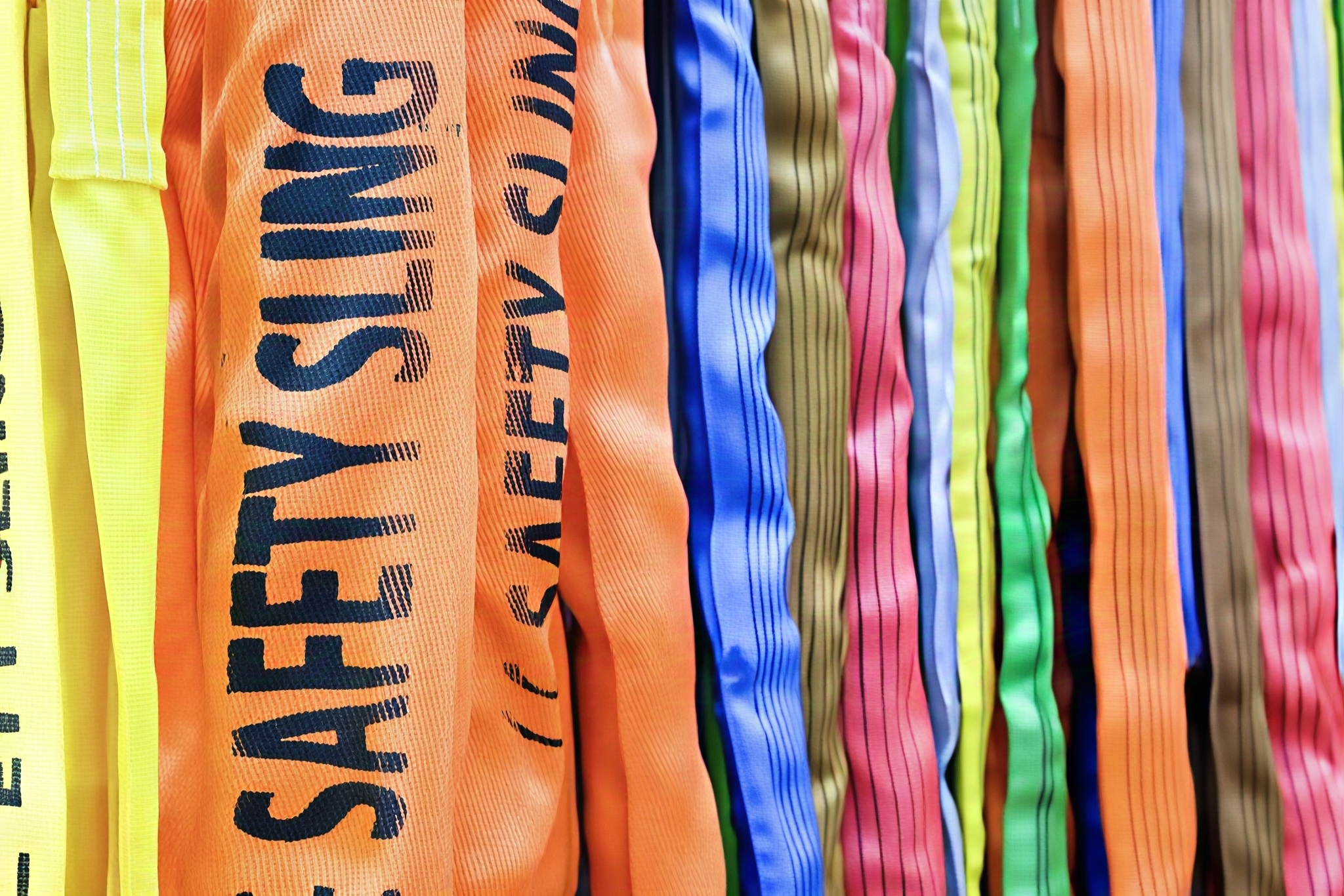 Okrogla Sling vs. Flat Webbing Sling: Vaš končni vodnik za dvigovanje učinkovitosti in varnosti